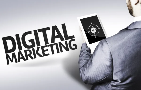 Geschäftsmann mit dem Text digitales Marketing in einem Konzeptbild — Stockfoto