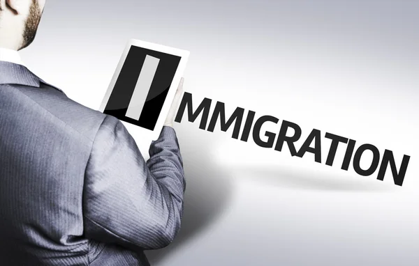 商人与概念图像中的文本移民 — 图库照片