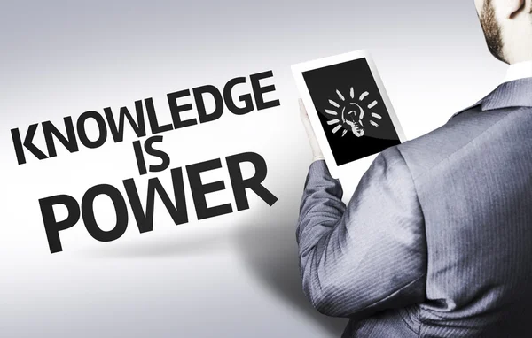 Homme d'affaires avec le texte La connaissance est le pouvoir dans une image de concept — Photo
