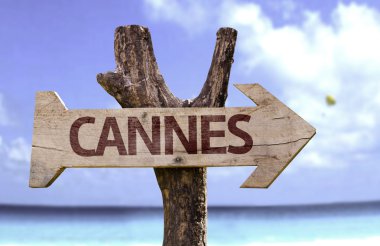 Cannes ahşap işareti