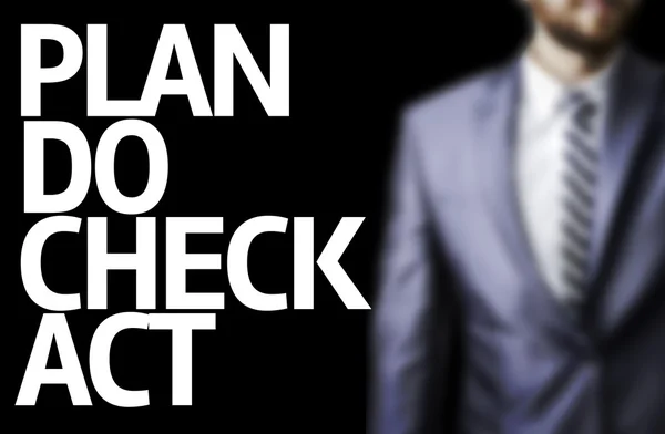 Plano do Check Act escrito em um conselho com um homem de negócios — Fotografia de Stock