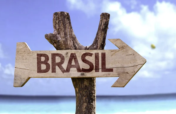 Brazil (In portuguese) wooden sign — Stock Photo, Image