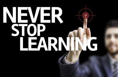 İş adamı işaret metni: öğrenme durdurmak asla