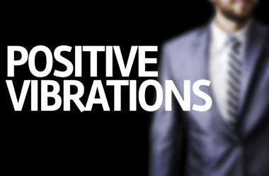 Pozitif titreşimler bir tahtada yazılı