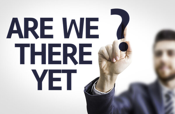 Бизнесмен с текстом: Are We There Yet
?