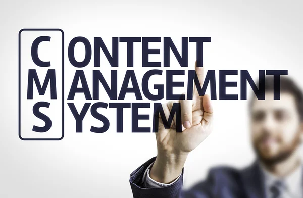 Uomo d'affari indicando il testo: Content Management System — Foto Stock