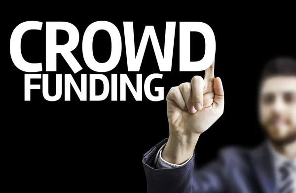 Homme d'affaires pointant le texte : Crowd Funding — Photo