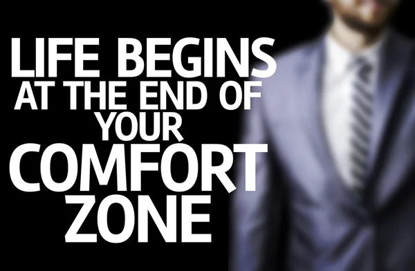 Leven begint aan het einde van uw Comfort Zone geschreven op een bord — Stockfoto