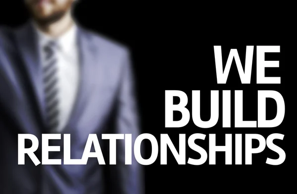 Vi bygger relationer skrivna på ett bräde — Stockfoto