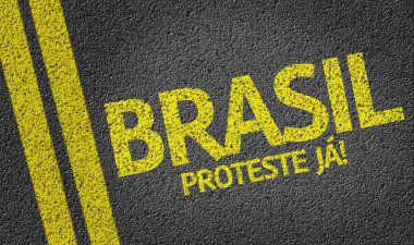 Brasil, Proteste nas yolda yazılı Urnas