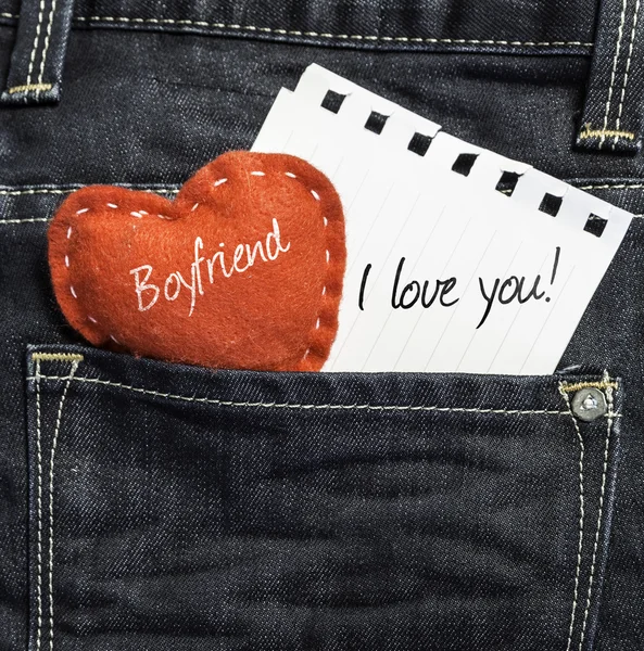 Erkek arkadaşın seni seviyorum! bir barış kağıt üzerinde yazılı — Stok fotoğraf