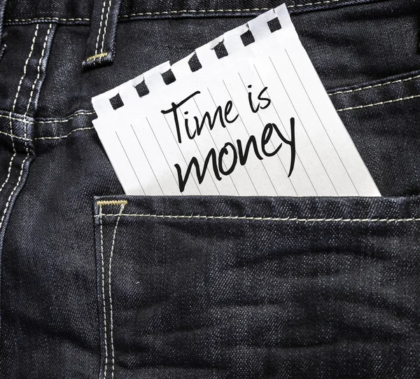Время - деньги, написанные на бумаге — стоковое фото