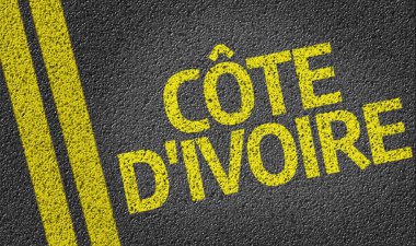 Yolda yazılı Fildişi Sahilleri