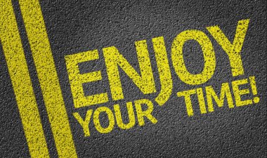 İyi eğlenceler! yolda yazılı