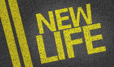 Yeni hayat yolda yazılı