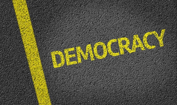 Democratie geschreven op weg — Stockfoto