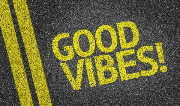 Good Vibes! geschreven op de weg — Stockfoto