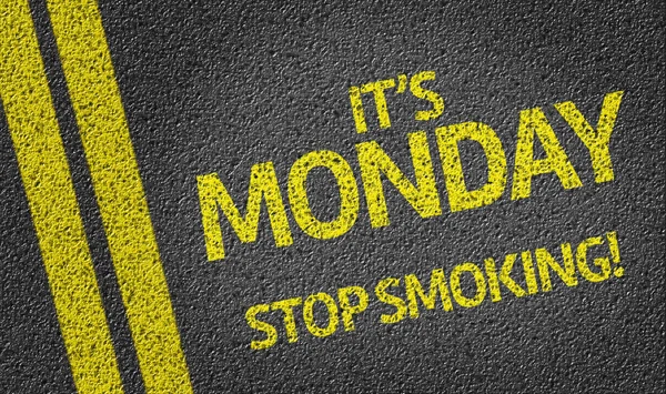 Je to pondělí, přestat kouřit! — Stock fotografie