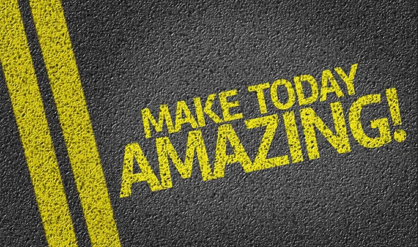 Hacer hoy increíble! escrito en el camino — Foto de Stock