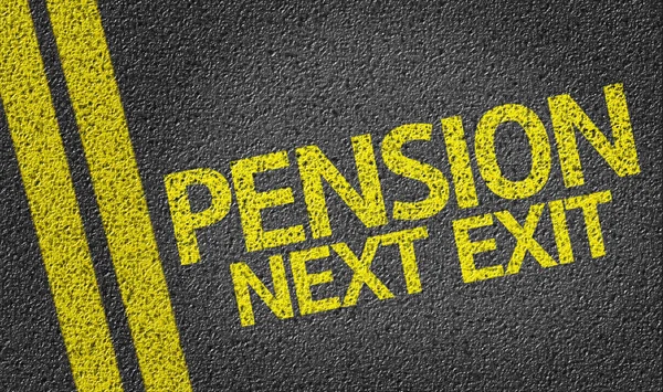 Pension nästa avfart skriven på vägen — Stockfoto