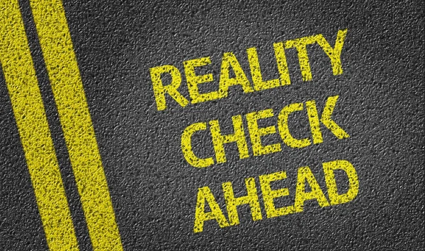 Reality Check Ahead escrito na estrada — Fotografia de Stock