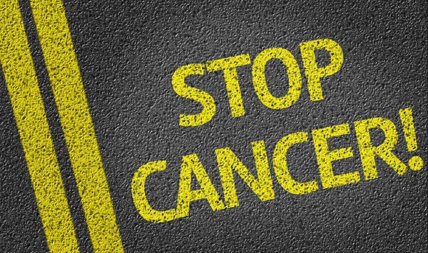 Stop Cancer escrito na estrada — Fotografia de Stock