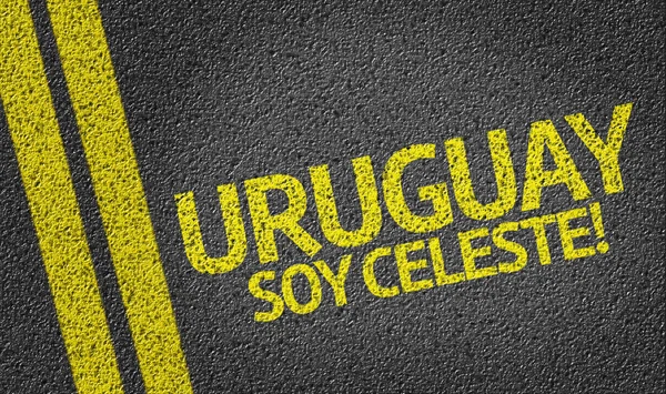 Uruguay, Soy Celeste ! écrit sur la route (en espagnol ) — Photo