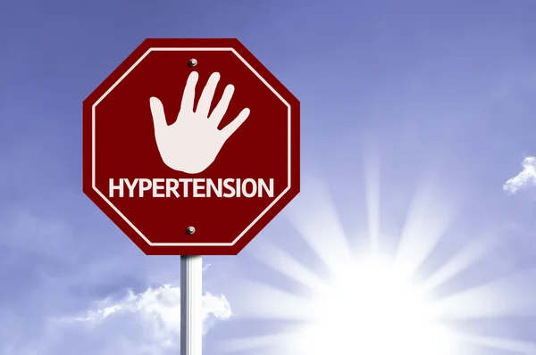 Красный знак остановки гипертензии — стоковое фото