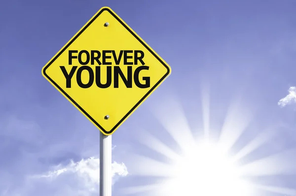 Znak drogowy wiecznie młody — Zdjęcie stockowe