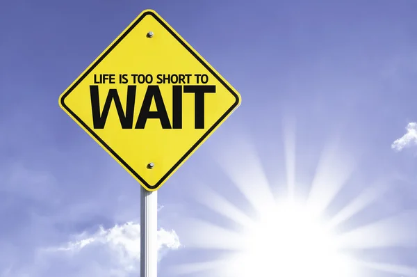 Life is Too Short to Wait road sign — Stock Photo, Image