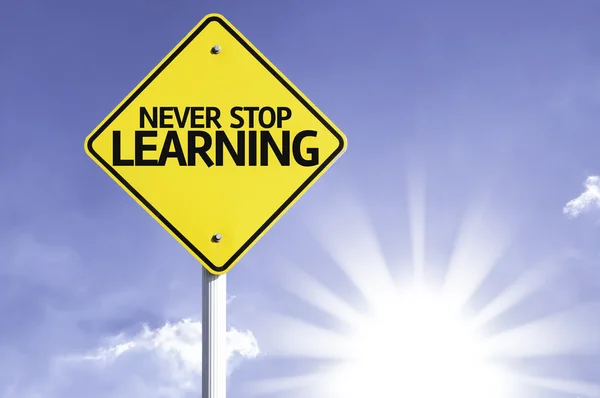 Never Stop Learning   road sign — Stock Photo, Image