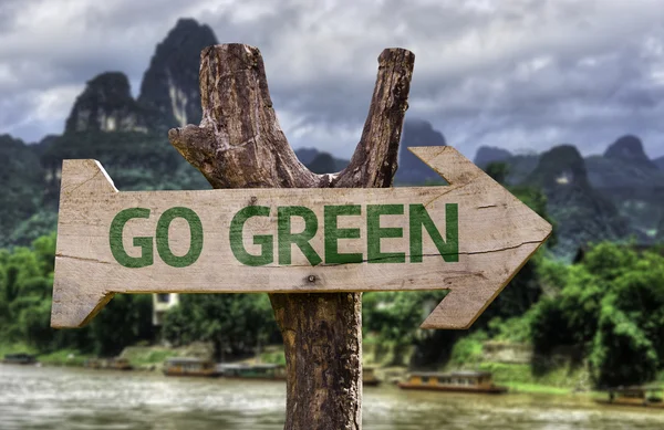 Go Green  wooden sign — Stock Photo, Image