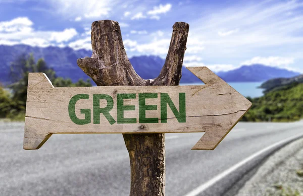 Zielony znak drewniane — Zdjęcie stockowe