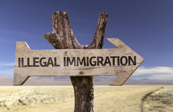 Illegale immigratie houten teken — Stockfoto