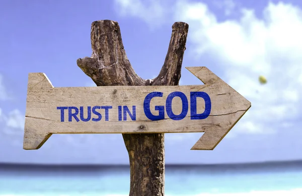 Trust in God   wooden sign — Stock Photo, Image