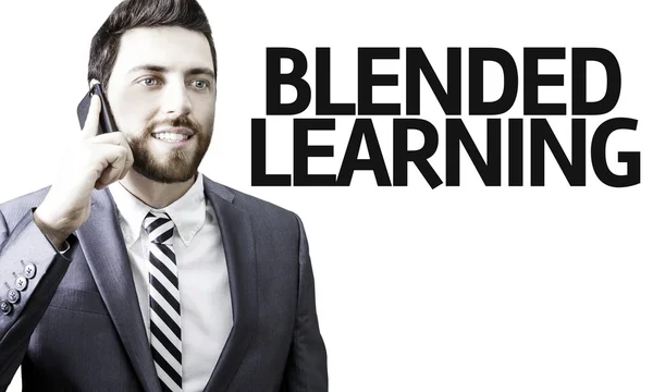 Homem de negócios com o texto Blended Learning em uma imagem conceitual — Fotografia de Stock