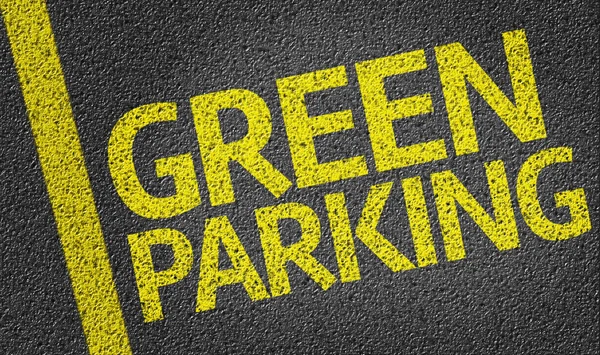 为绿色购物者保留的停车空间 — 图库照片