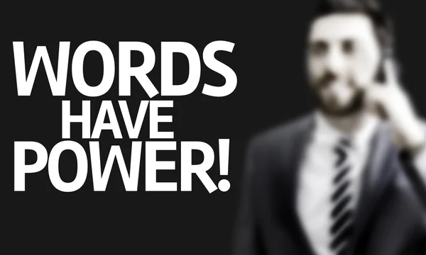 Homme d'affaires avec le texte Words Have Power dans une image de concept — Photo