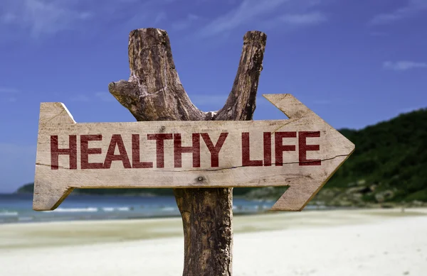 Signo de madera Vida Saludable con una playa en el fondo —  Fotos de Stock