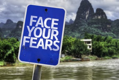 Yüz Your Fears imzalamak
