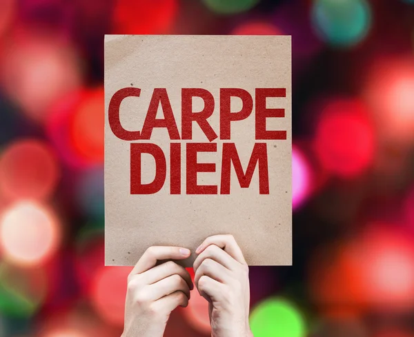 Carpe diem Karte auf buntem Hintergrund geschrieben — Stockfoto