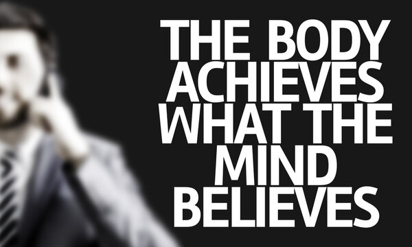 Деловой человек с текстом The Body Achieves What the Mind Believes

