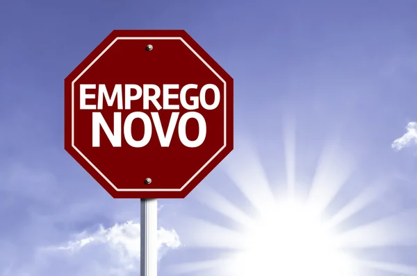 Nuevo trabajo (en portugués) escrito en rojo señal de tráfico — Foto de Stock