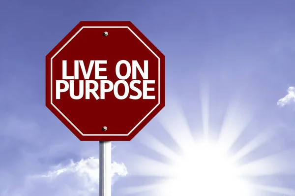 Live On Purpose écrit sur panneau rouge — Photo