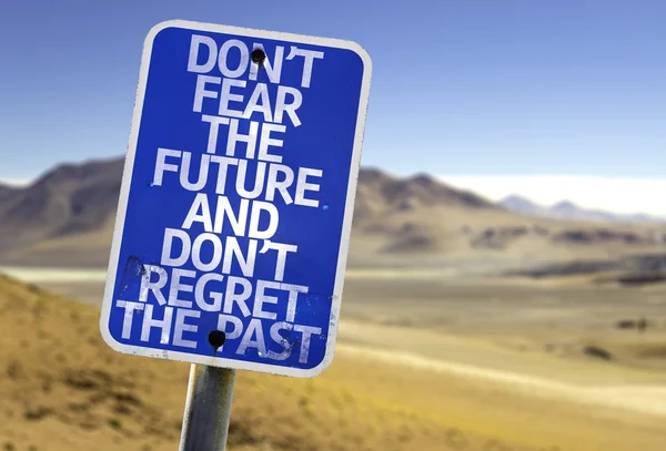 Don't Fear The Future and Don't Regret The Past sign — Stock Photo, Image