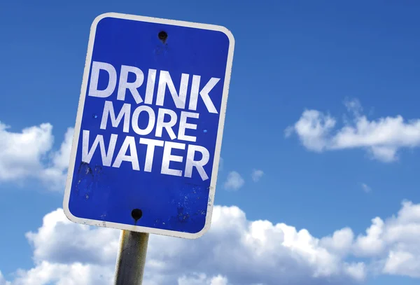 Пейте больше воды знак — стоковое фото