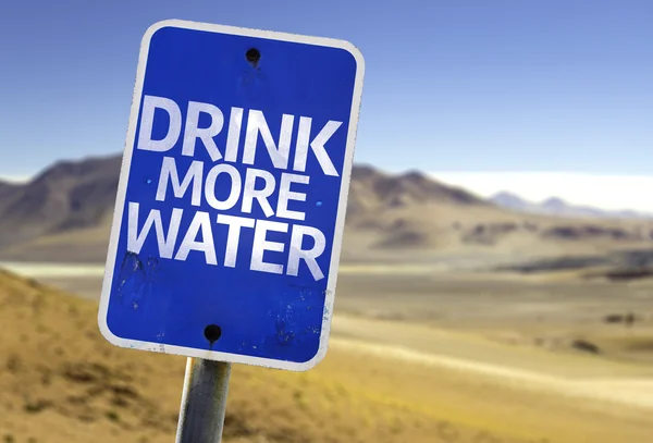 Beber más signo de agua — Foto de Stock