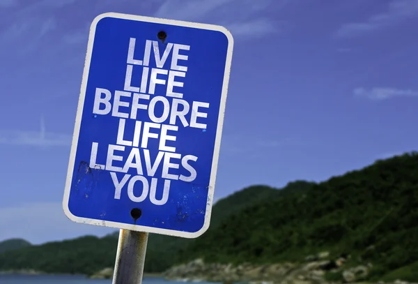 Live Life Before Life Leaves You sign — Stock Photo, Image