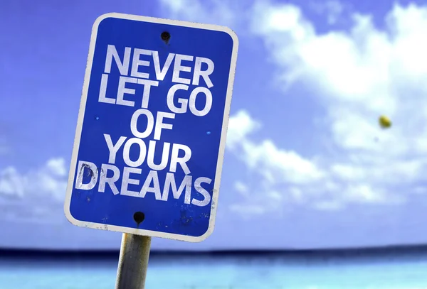 Never Let Go Of Your Dreams sign — Stock Photo, Image