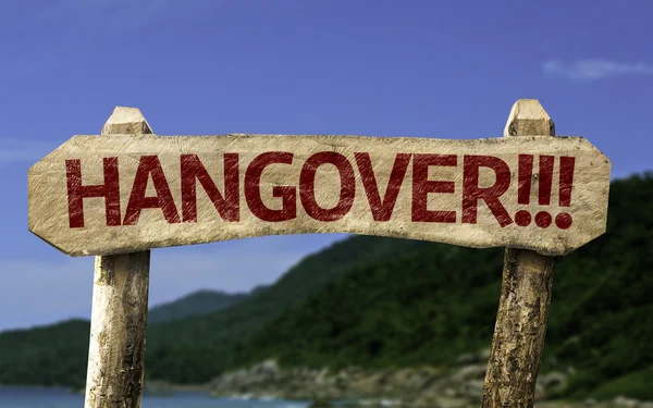 Hangover!! ! деревянный знак — стоковое фото